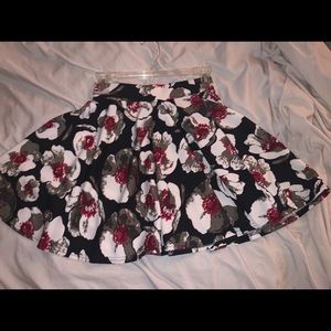 Cute loose above the knee skirt.